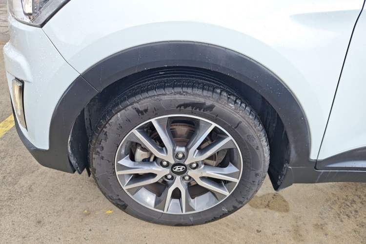 Used Hyundai ix25 2016 1.6T Dual-Clutch Two-Wheel Drive Smart GLS Model Left Front Wheel Hub