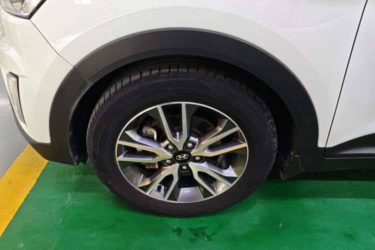 Used Hyundai ix25 2016 1.6T Dual-Clutch Two-Wheel Drive Smart GLS Model Left Front Wheel Hub
