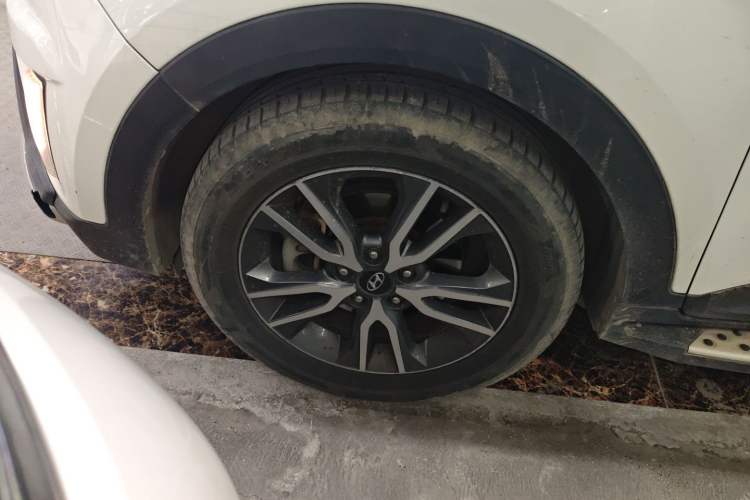 Used Hyundai ix25 2016 1.6T Dual-Clutch Two-Wheel-Drive Deluxe DLX Model Left Front Wheel Hub