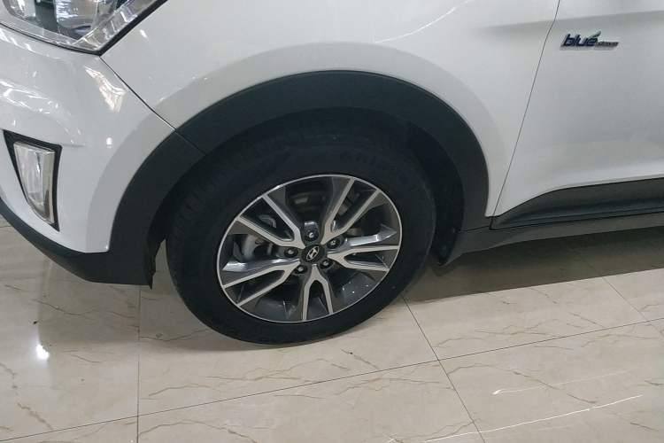 Used Hyundai ix25 2016 1.6T Dual-Clutch Two-Wheel Drive Smart GLS Model Left Front Wheel Hub