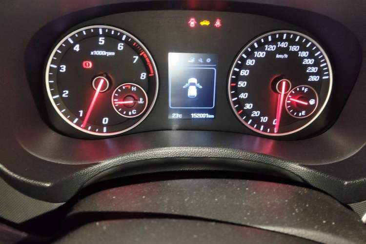 Used Hyundai ix25 2016 1.6T Dual-Clutch Two-Wheel Drive Smart GLS Model Odometer Close Up