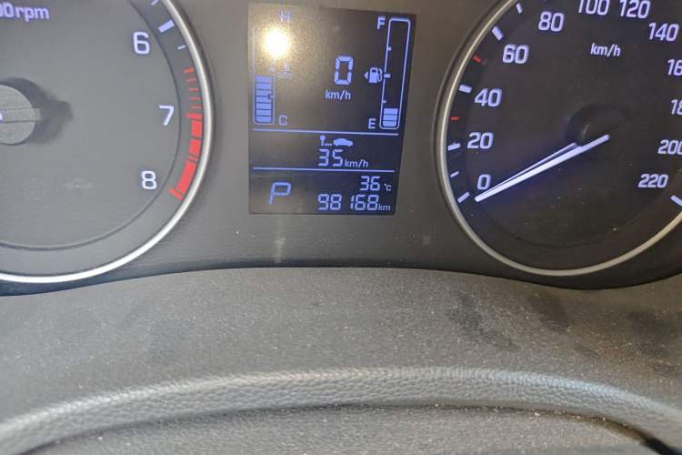 Used Hyundai ix25 2016 1.6T Dual-Clutch Two-Wheel Drive Smart GLS Model Odometer Close Up