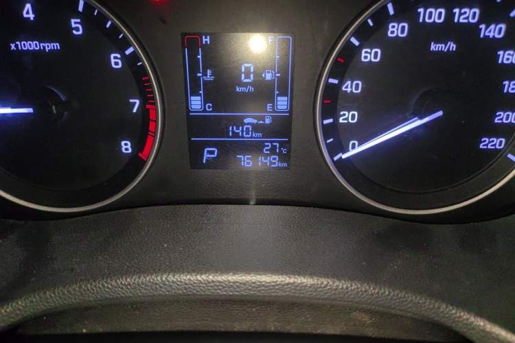 Used Hyundai ix25 2016 1.6T Dual-Clutch Two-Wheel-Drive Deluxe DLX Model Odometer Close Up