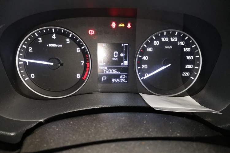 Used Hyundai ix25 2016 1.6T Dual-Clutch Two-Wheel Drive Smart GLS Model Odometer Close Up