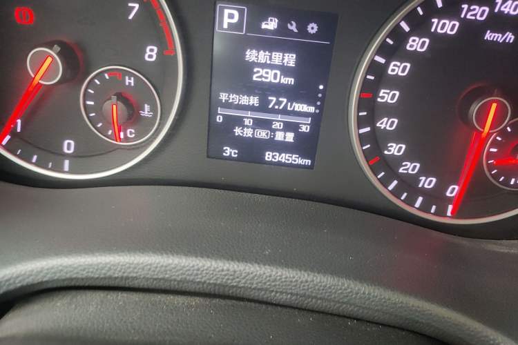 Used Hyundai ix25 2016 1.6T Dual-Clutch Two-Wheel Drive Smart GLS Model Odometer Close Up