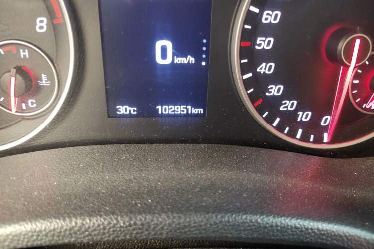 Used Hyundai ix25 2016 1.6T Dual-Clutch Two-Wheel Drive Smart GLS Model Odometer Close Up