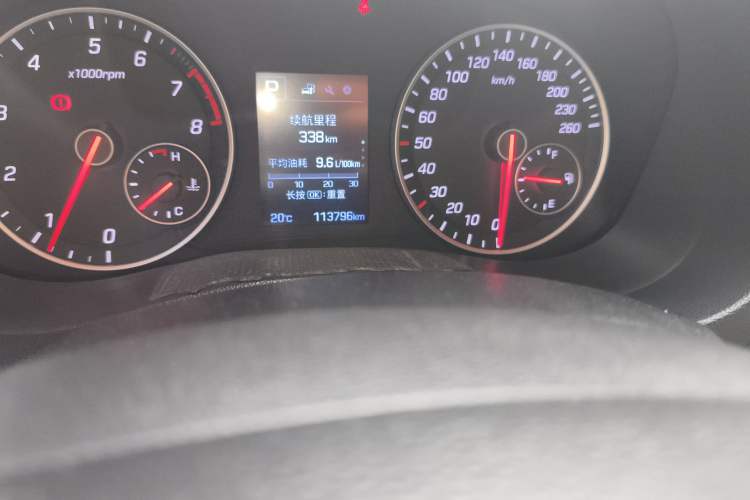 Used Hyundai ix25 2016 1.6T Dual-Clutch Two-Wheel Drive Smart GLS Model Odometer Close Up