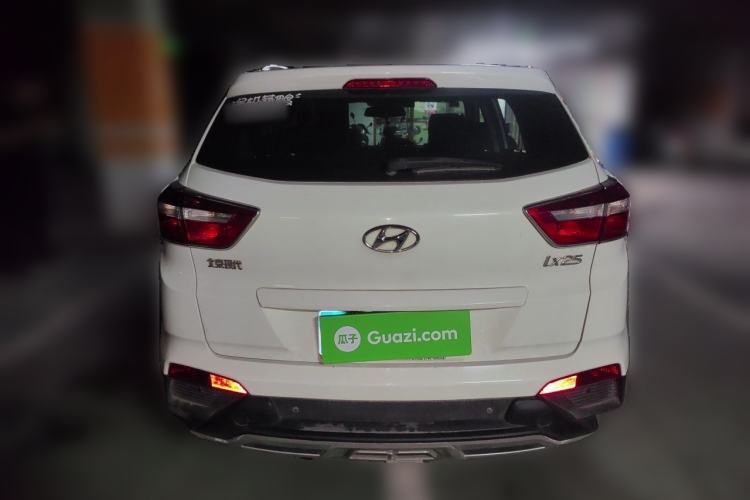 Used Hyundai ix25 2016 1.6T Dual-Clutch Two-Wheel-Drive Deluxe DLX Model Rear