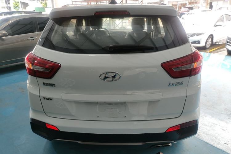 Used Hyundai ix25 2016 1.6T Dual-Clutch Two-Wheel-Drive Deluxe DLX Model Rear