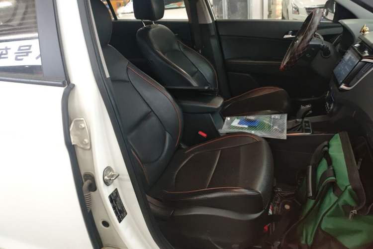 Used Hyundai ix25 2016 1.6T Dual-Clutch Two-Wheel-Drive Deluxe DLX Model Right Front Seat