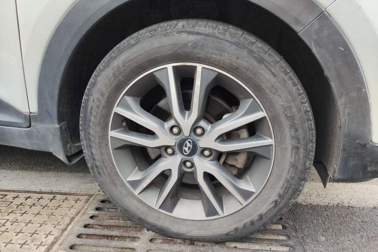 Used Hyundai ix25 2016 1.6T Dual-Clutch Two-Wheel-Drive Deluxe DLX Model Right Front Wheel Hub