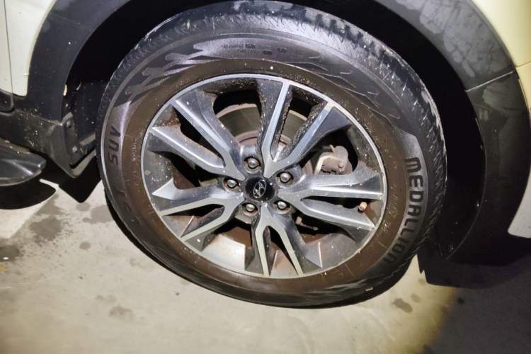 Used Hyundai ix25 2016 1.6T Dual-Clutch Two-Wheel Drive Smart GLS Model Right Front Wheel Hub