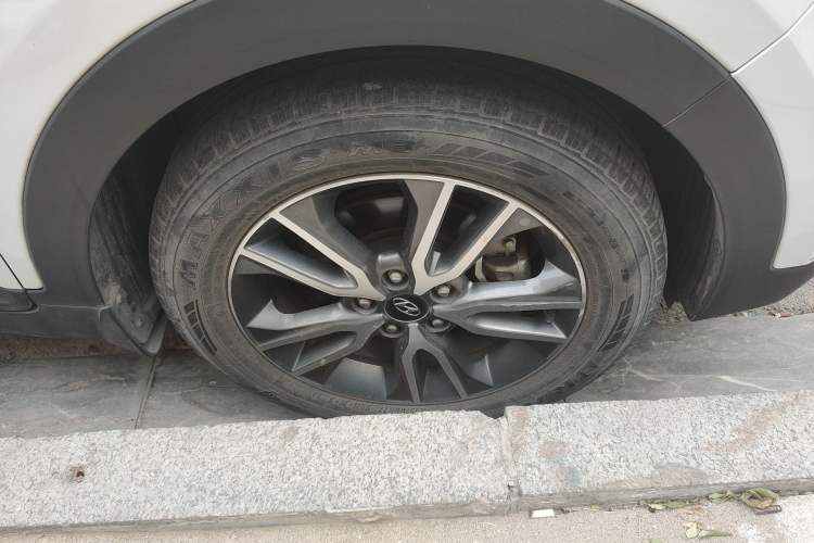 Used Hyundai ix25 2016 1.6T Dual-Clutch Two-Wheel Drive Smart GLS Model Right Front Wheel Hub