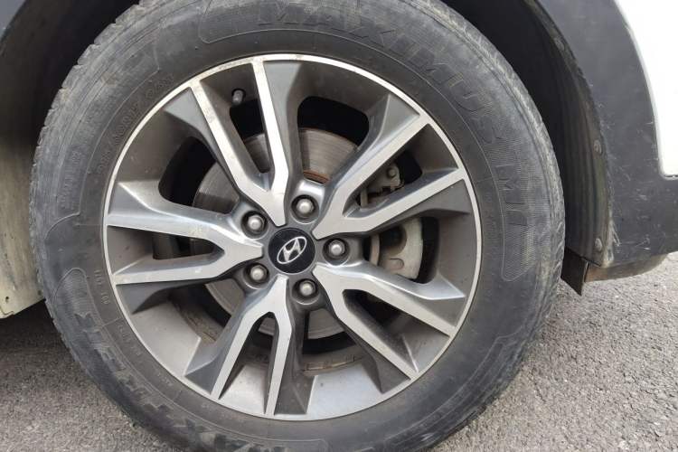 Used Hyundai ix25 2016 1.6T Dual-Clutch Two-Wheel Drive Smart GLS Model Right Front Wheel Hub