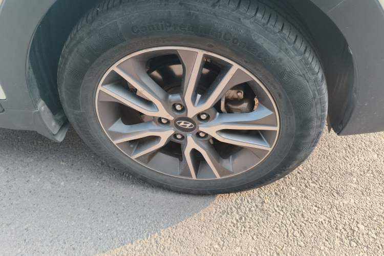 Used Hyundai ix25 2016 1.6T Dual-Clutch Two-Wheel Drive Smart GLS Model Right Front Wheel Hub