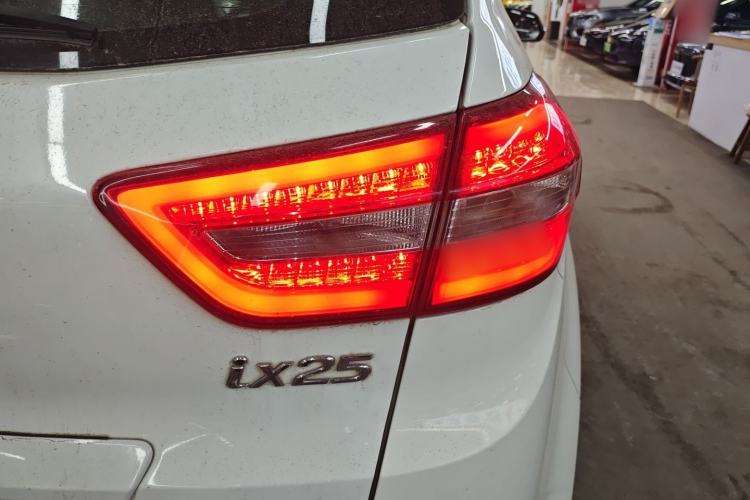 Used Hyundai ix25 2016 1.6T Dual-Clutch Two-Wheel-Drive Deluxe DLX Model Right Rear Taillight