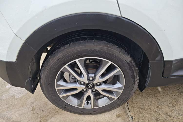 Used Hyundai ix25 2016 1.6T Dual-Clutch Two-Wheel Drive Smart GLS Model Right Rear Wheel Hub
