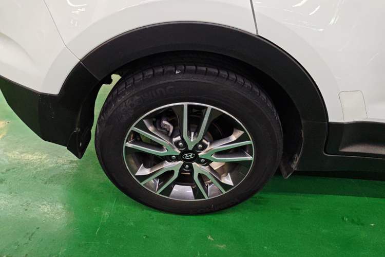Used Hyundai ix25 2016 1.6T Dual-Clutch Two-Wheel Drive Smart GLS Model Right Rear Wheel Hub