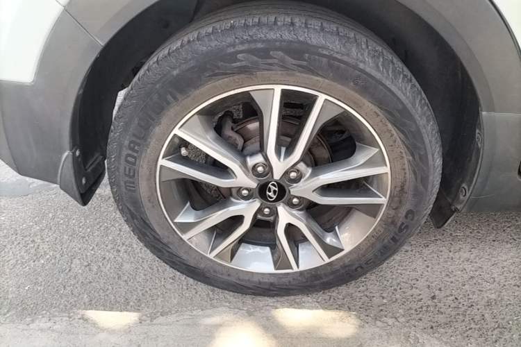 Used Hyundai ix25 2016 1.6T Dual-Clutch Two-Wheel Drive Smart GLS Model Right Rear Wheel Hub