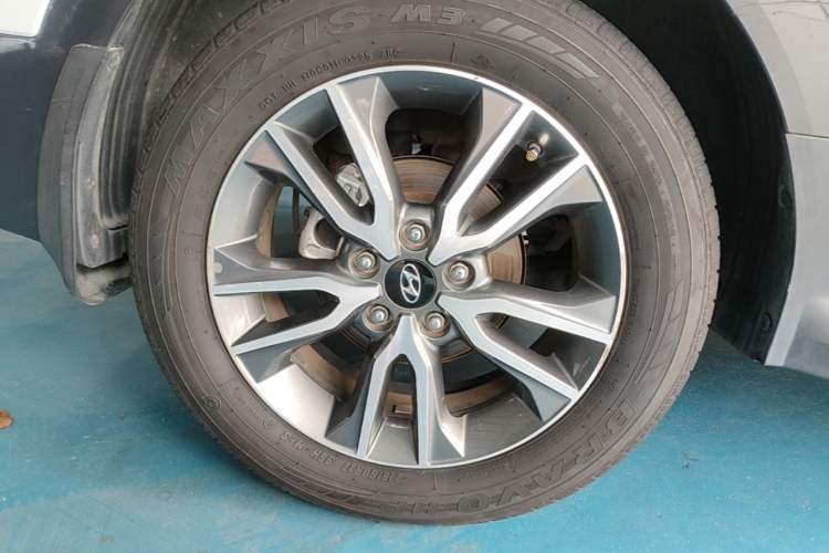 Used Hyundai ix25 2016 1.6T Dual-Clutch Two-Wheel-Drive Deluxe DLX Model Right Rear Wheel Hub