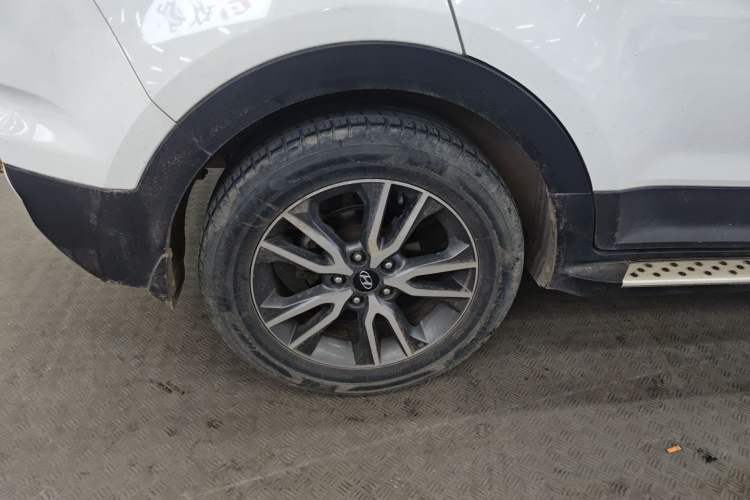 Used Hyundai ix25 2016 1.6T Dual-Clutch Two-Wheel-Drive Deluxe DLX Model Right Rear Wheel Hub