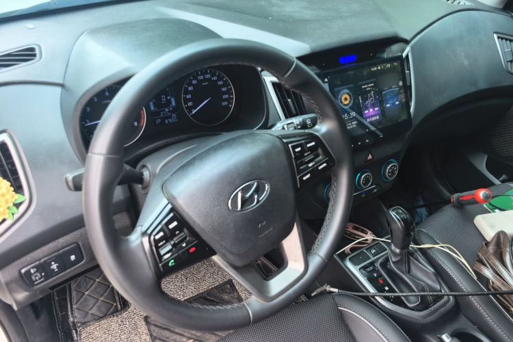 Used Hyundai ix25 2016 1.6T Dual-Clutch Two-Wheel Drive Smart GLS Model Steering Wheel