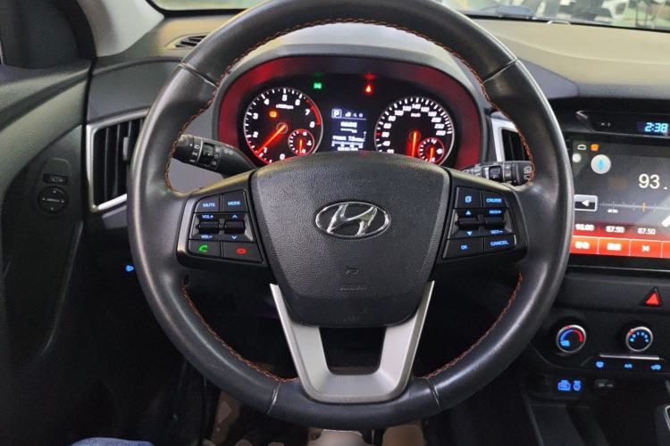 Used Hyundai ix25 2016 1.6T Dual-Clutch Two-Wheel Drive Smart GLS Model Steering Wheel