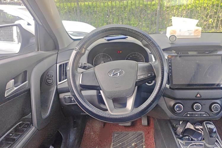 Used Hyundai ix25 2016 1.6T Dual-Clutch Two-Wheel Drive Smart GLS Model Steering Wheel