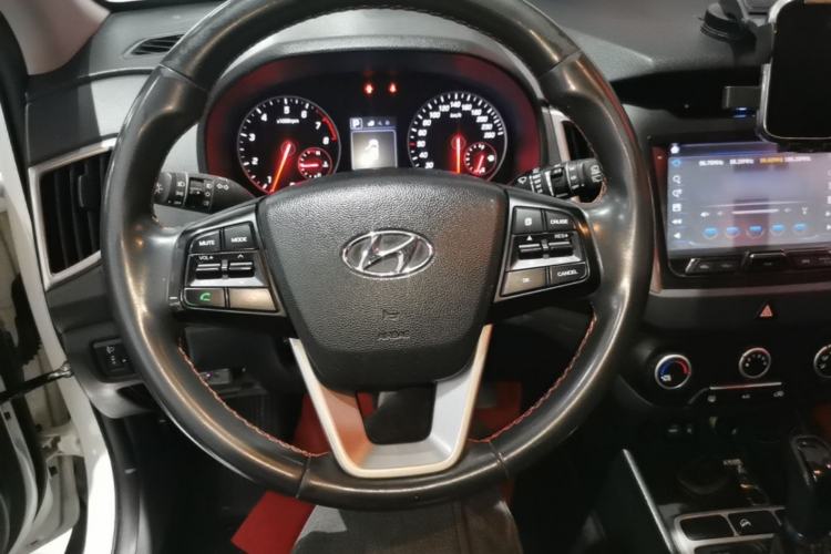 Used Hyundai ix25 2016 1.6T Dual-Clutch Two-Wheel Drive Smart GLS Model Steering Wheel