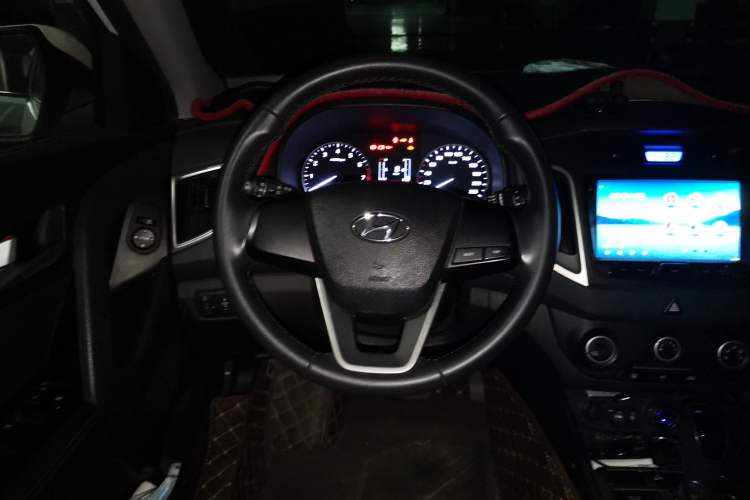 Used Hyundai ix25 2016 1.6T Dual-Clutch Two-Wheel Drive Smart GLS Model Steering Wheel