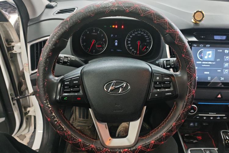 Used Hyundai ix25 2016 1.6T Dual-Clutch Two-Wheel-Drive Deluxe DLX Model Steering Wheel