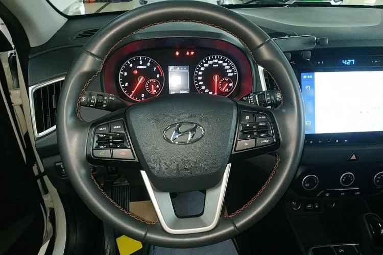 Used Hyundai ix25 2016 1.6T Dual-Clutch Two-Wheel Drive Smart GLS Model Steering Wheel