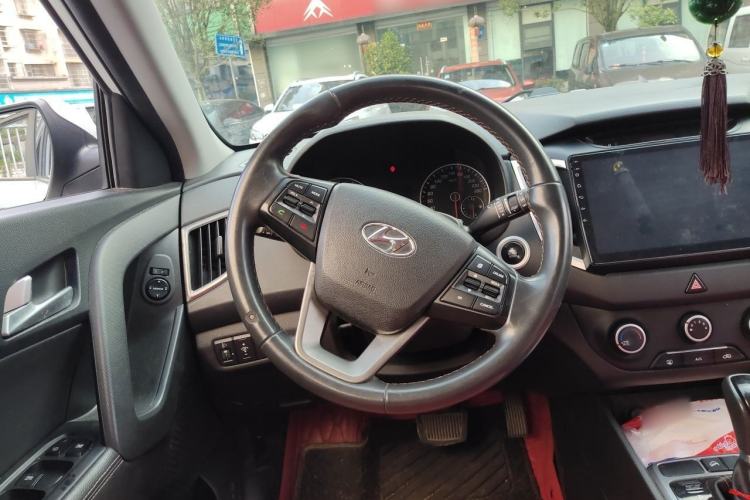 Used Hyundai ix25 2016 1.6T Dual-Clutch Two-Wheel Drive Smart GLS Model Steering Wheel