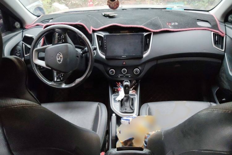 Used Hyundai ix25 2016 1.6T Dual-Clutch Two-Wheel Drive Smart GLS Model Center Console