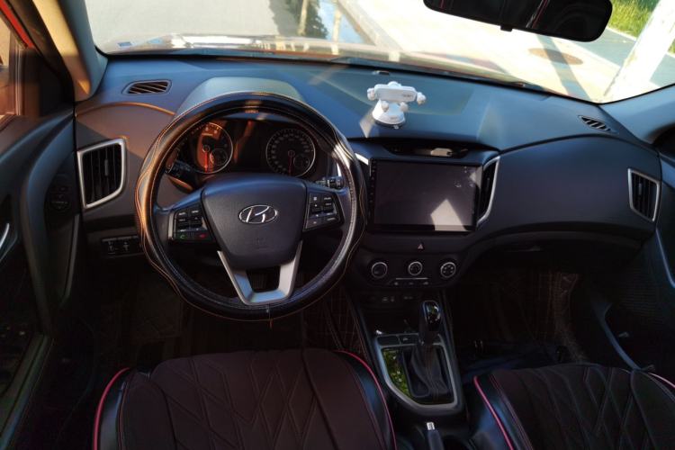 Used Hyundai ix25 2016 1.6T Dual-Clutch Two-Wheel Drive Smart GLS Model Center Console