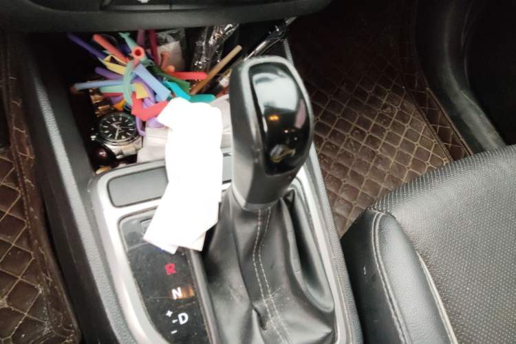 Used Hyundai ix25 2016 1.6T Dual-Clutch Two-Wheel Drive Smart GLS Model Gear Lever