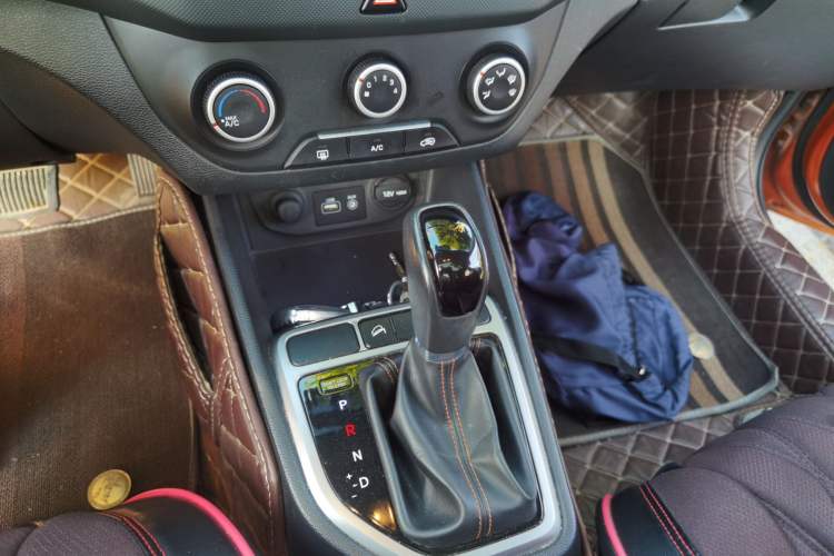 Used Hyundai ix25 2016 1.6T Dual-Clutch Two-Wheel Drive Smart GLS Model Gear Lever
