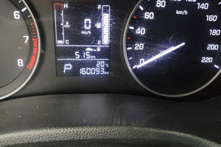 Used Hyundai ix25 2016 1.6T Dual-Clutch Two-Wheel Drive Smart GLS Model Odometer Close Up