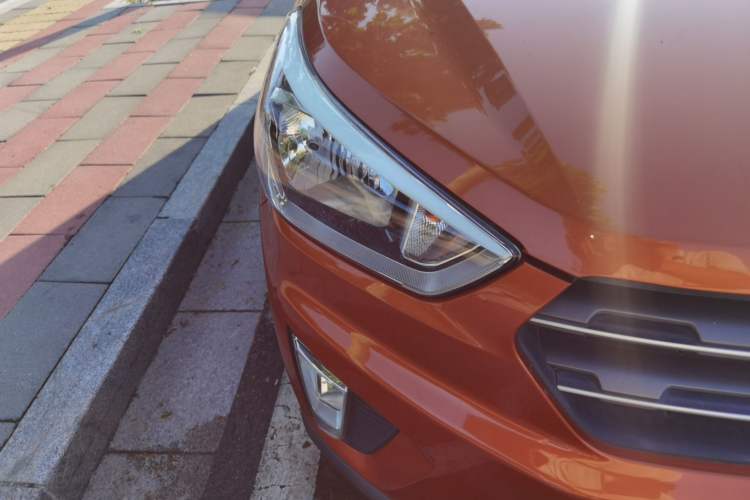 Used Hyundai ix25 2016 1.6T Dual-Clutch Two-Wheel Drive Smart GLS Model Right Front Headlight