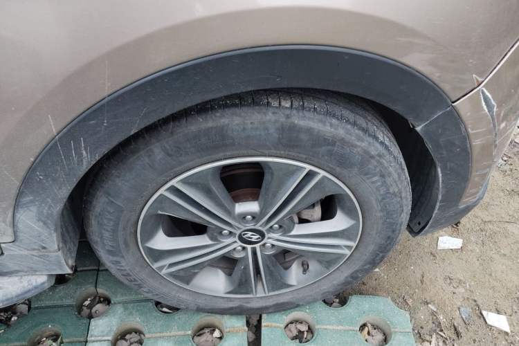 Used Hyundai ix25 2016 1.6T Dual-Clutch Two-Wheel Drive Smart GLS Model Right Front Wheel Hub