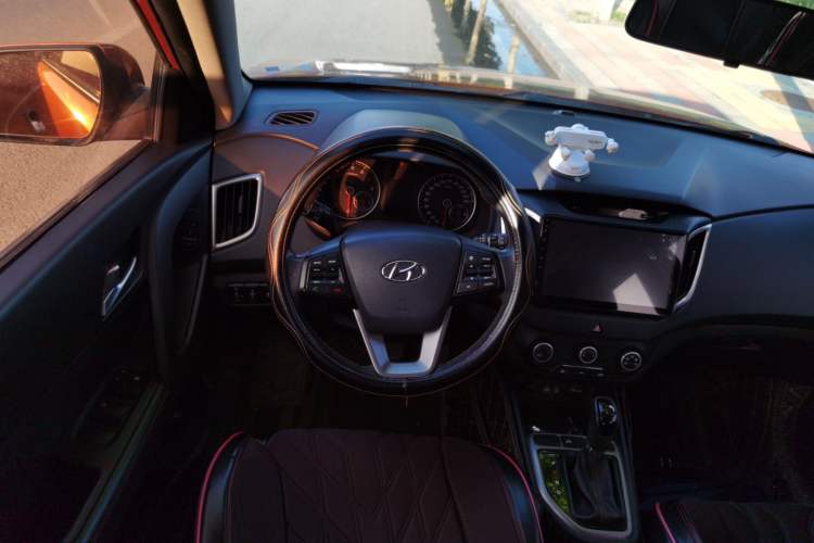 Used Hyundai ix25 2016 1.6T Dual-Clutch Two-Wheel Drive Smart GLS Model Steering Wheel