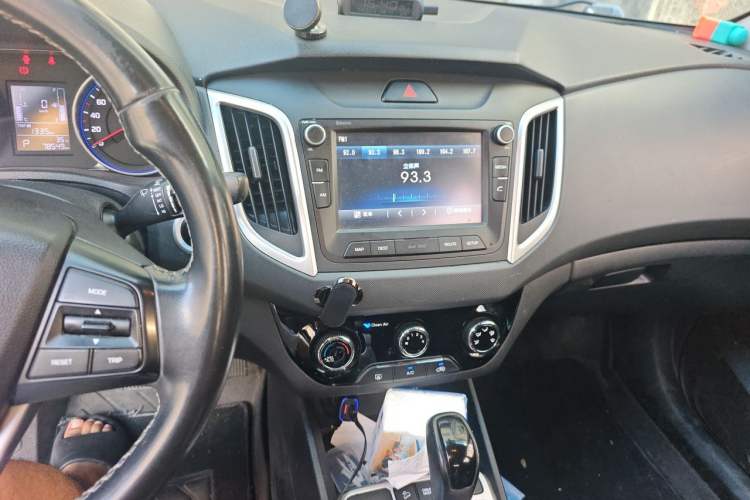 Used Hyundai ix25 2017 1.6L Automatic Smart Version Audio And AC Panel