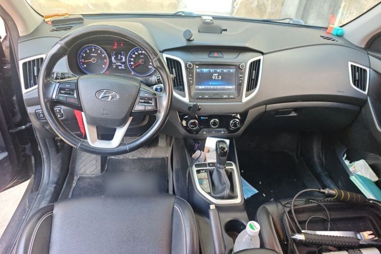 Used Hyundai ix25 2017 1.6L Automatic Smart Version Center Console