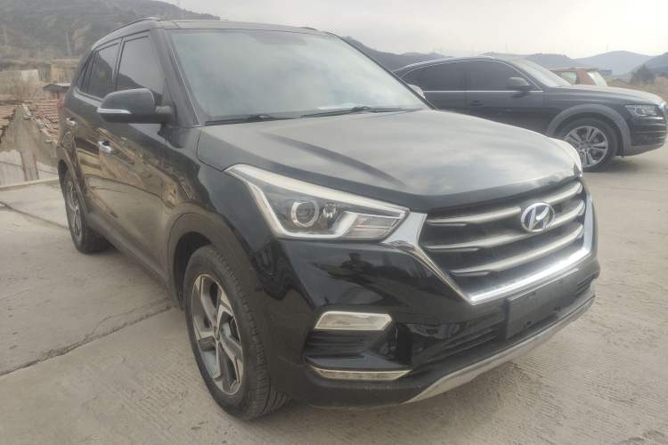 Used Hyundai ix25 2017 1.6L Automatic Smart Version Front Right 45 Deg