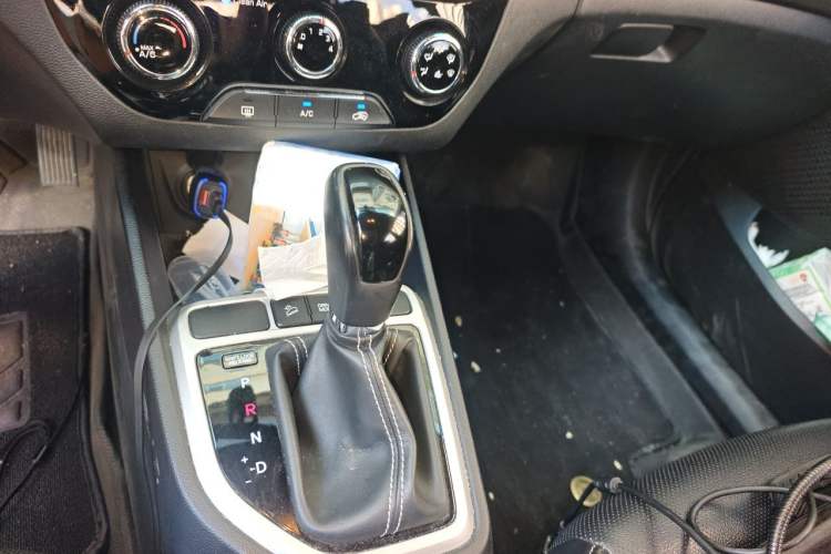 Used Hyundai ix25 2017 1.6L Automatic Smart Version Gear Lever