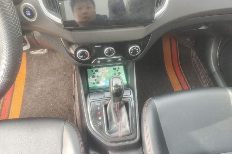 Used Hyundai ix25 2017 1.6L Automatic Smart Version Gear Lever