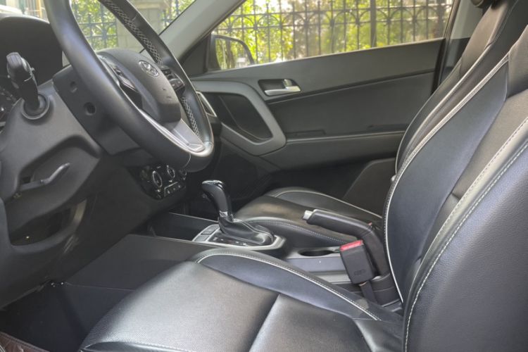 Used Hyundai ix25 2017 1.6L Automatic Smart Version Interior 2