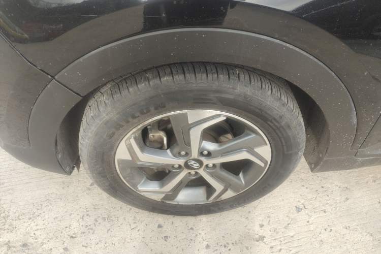 Used Hyundai ix25 2017 1.6L Automatic Smart Version Left Front Wheel Hub