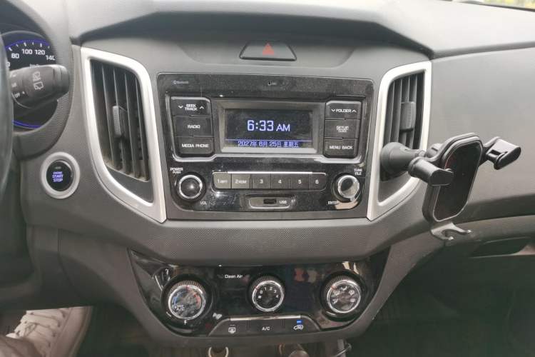 Used Hyundai ix25 2017 1.6L Automatic Smart Version Audio And AC Panel
