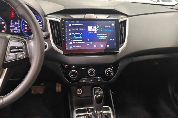 Used Hyundai ix25 2017 1.6L Automatic Smart Version Audio And AC Panel